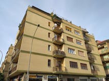 Two-bedroom Apartment of 90m² in Piazza Ener Bettica