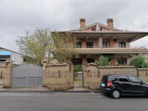 Villa di 290m² in Via Motta Camastra