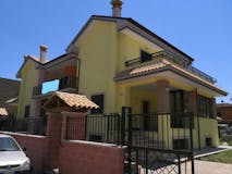 Two-bedroom Villa of 150m² in Via Trecastagni