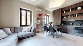 Two-bedroom Apartment of 85m² in Via Felice Casati
