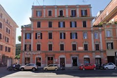 Four-bedroom Apartment of 166m² in Via Giovanni Battista Morgagni 22