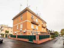 Three-bedroom Apartment of 100m² in Via Solonia