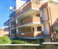 Two-bedroom Apartment of 90m² in Via Cassia