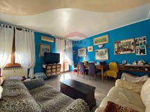 Three-bedroom Apartment of 125m² in Via Luigi Alamanni
