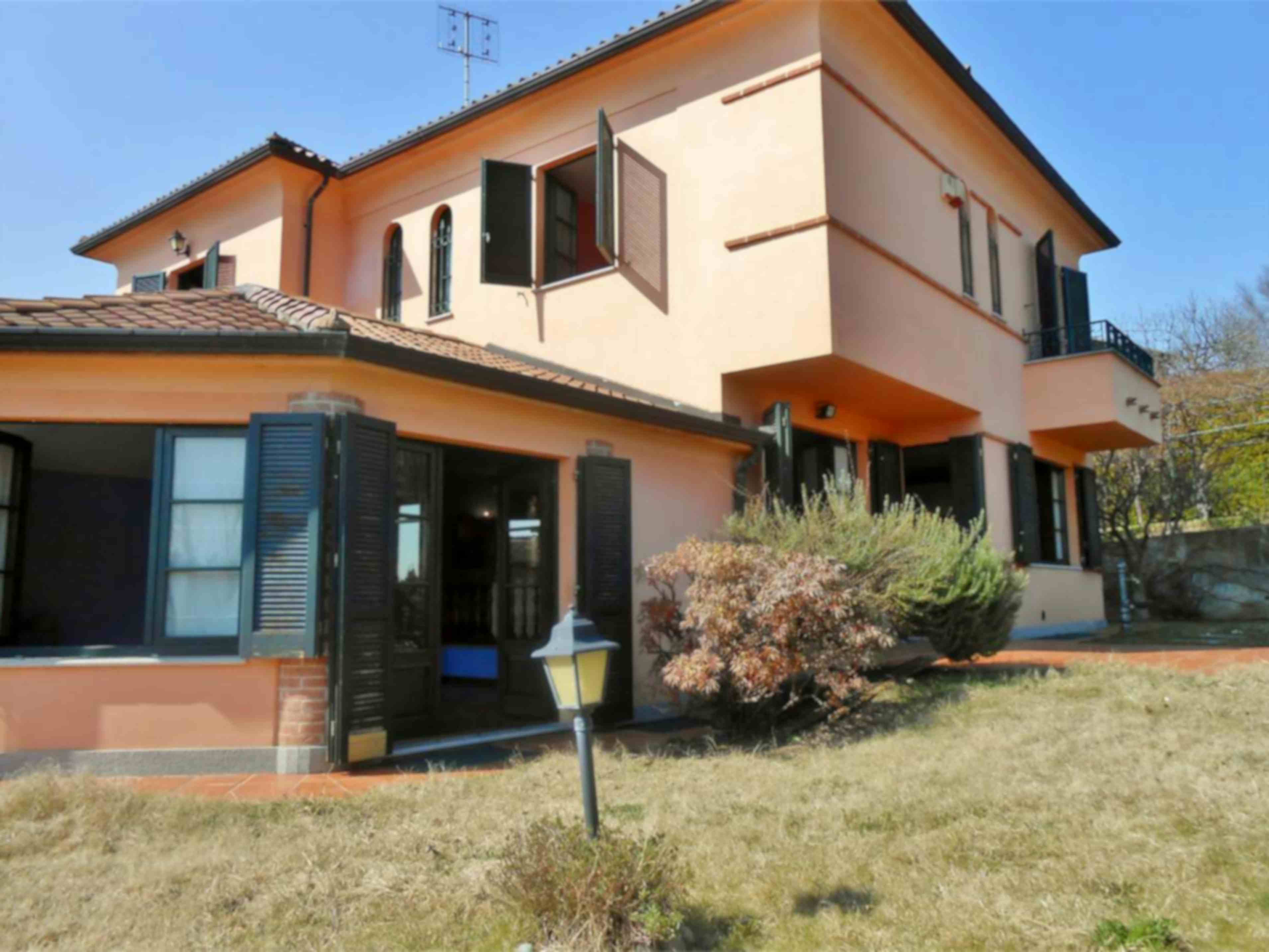 Three-bedroom Villa of 290m² in Strada Scaravaglio 