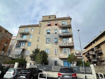 Two-bedroom Apartment of 90m² in Via Casilina