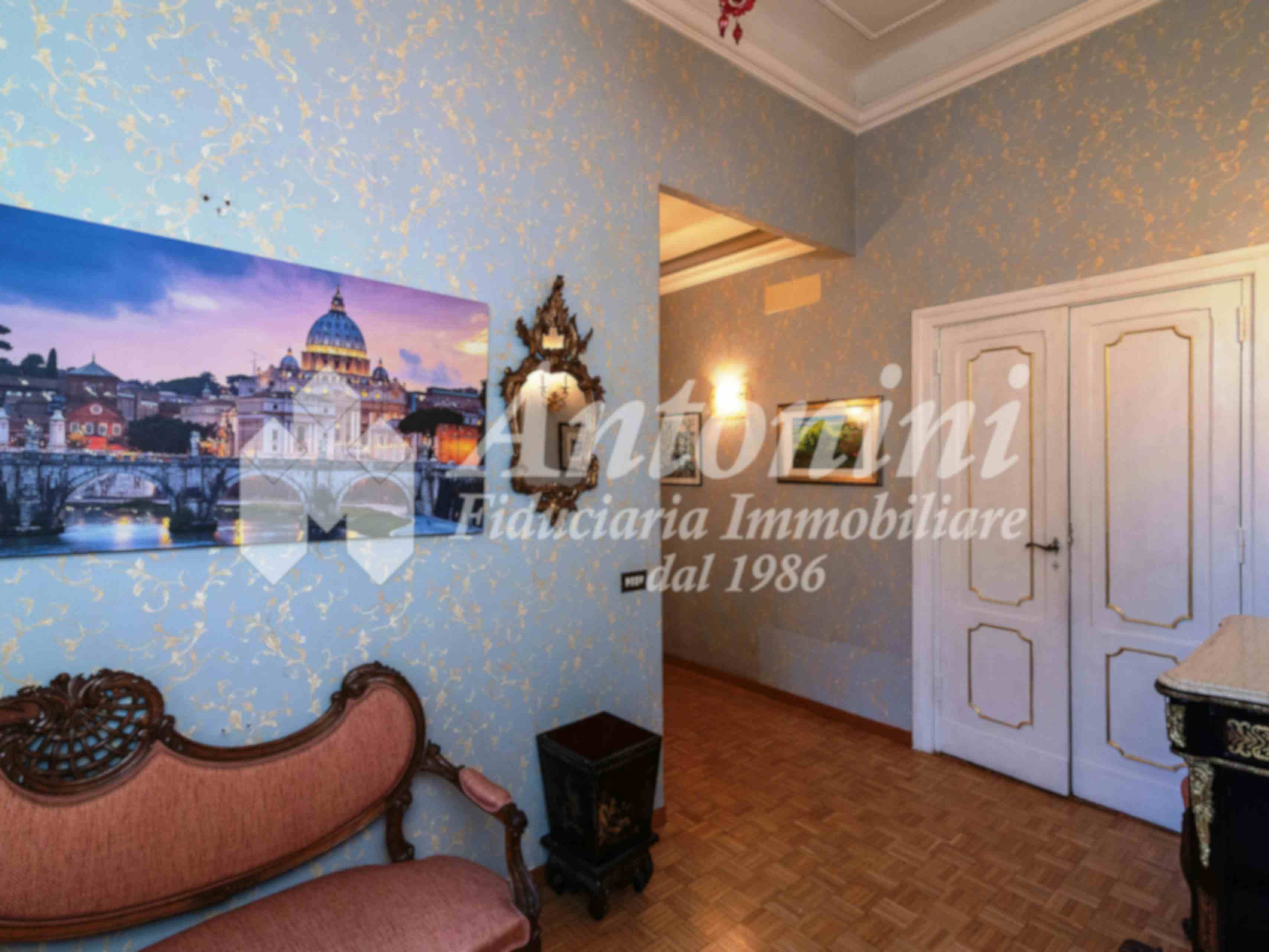 Four-bedroom Apartment of 205m² in Viale Regina Margherita