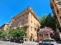 Four-bedroom Apartment of 141m² in Via Lorenzo il Magnifico