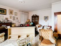 Three-bedroom Apartment of 130m² in Via San Gimignano