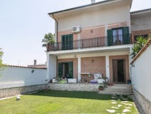 Four-bedroom Villa of 200m² in Via Carlo Lavigerie