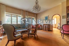 Two-bedroom Apartment of 152m² in Via Pio IV