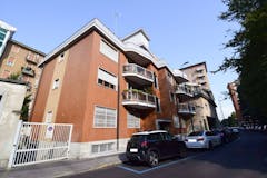 Two-bedroom Apartment of 101m² in Via Luigi Mainoni D'intignano