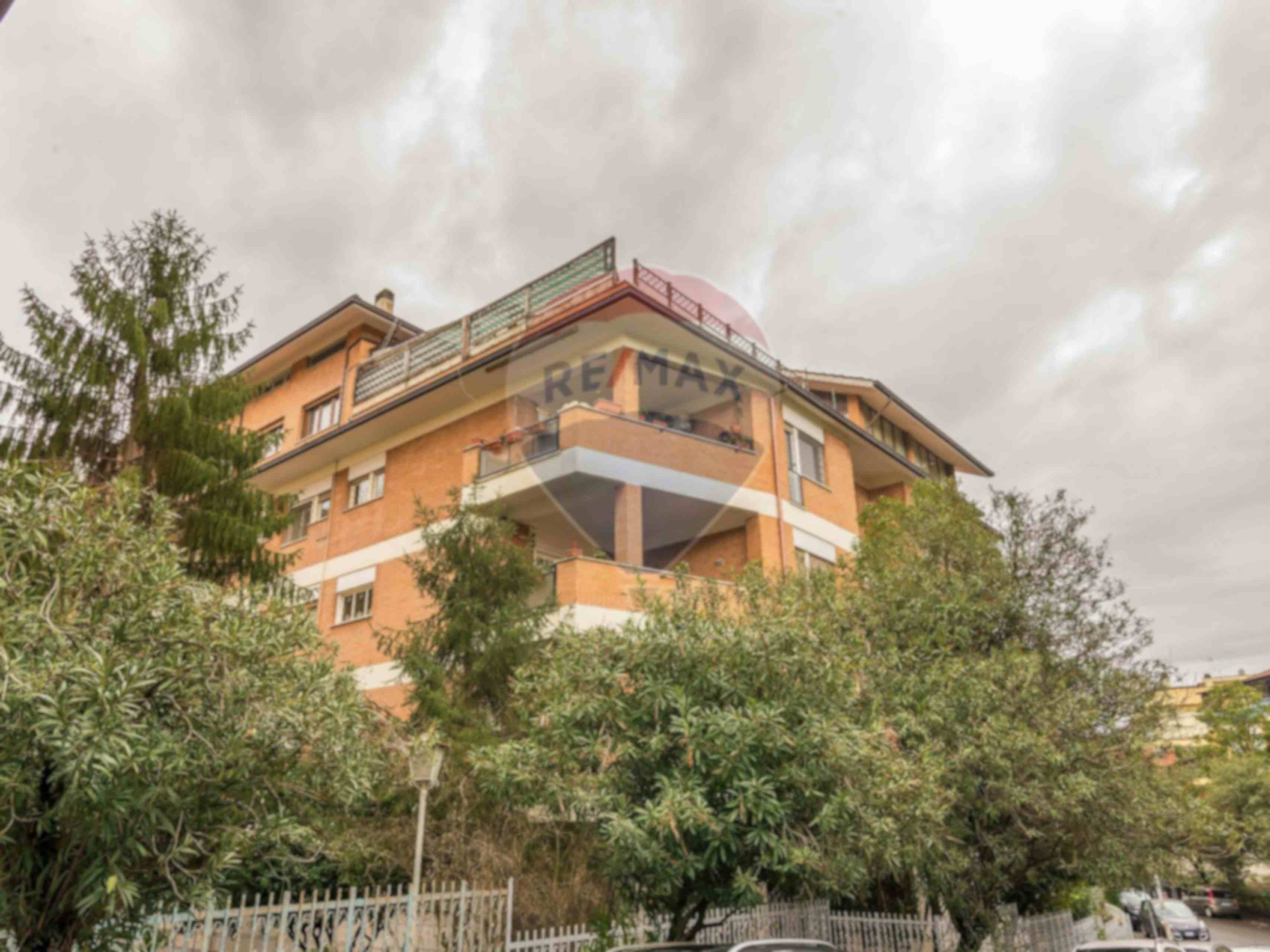 Two-bedroom Apartment of 126m² in Via Francesco Miceli Picardi