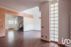 Three-bedroom Apartment of 150m² in Viale Giorgio Morandi