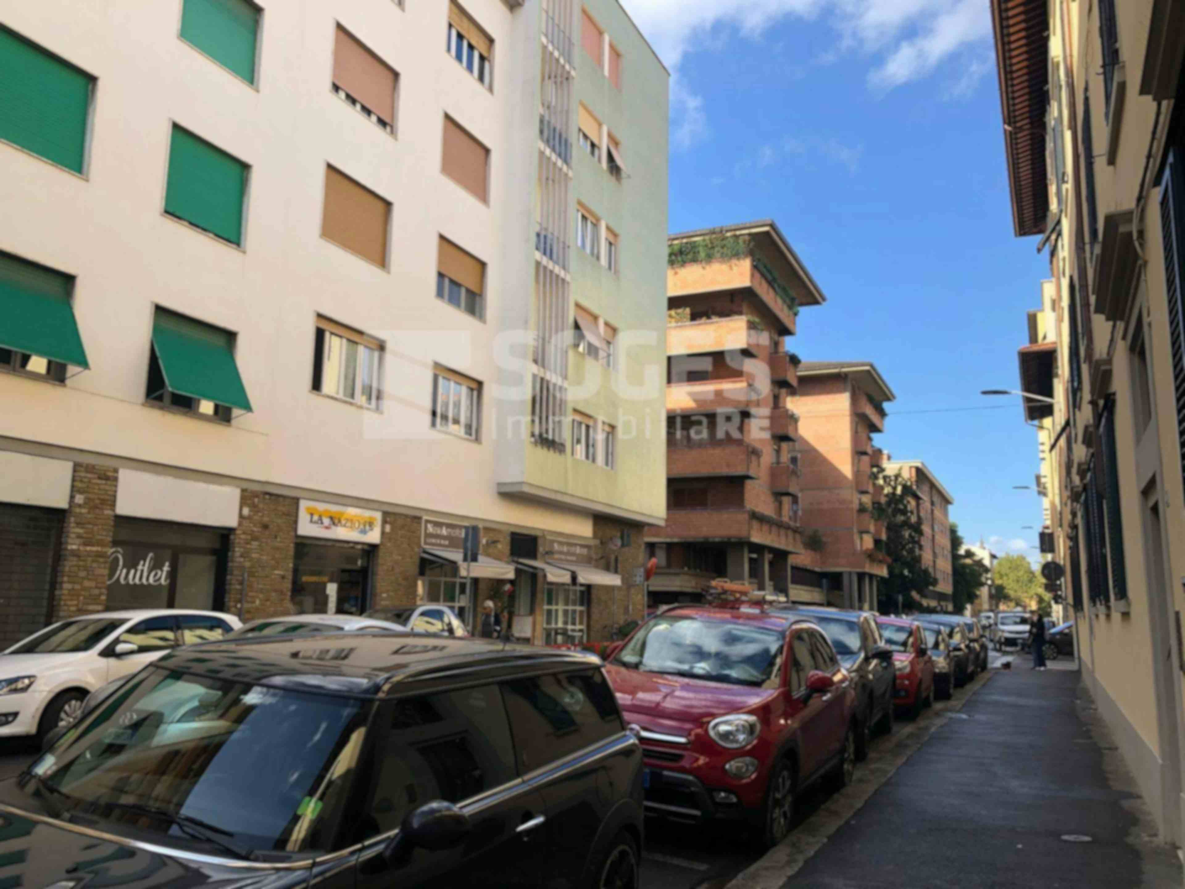 Two-bedroom Apartment of 78m² in Via Arnolfo