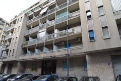 Two-bedroom Apartment of 85m² in Corso Maroncelli