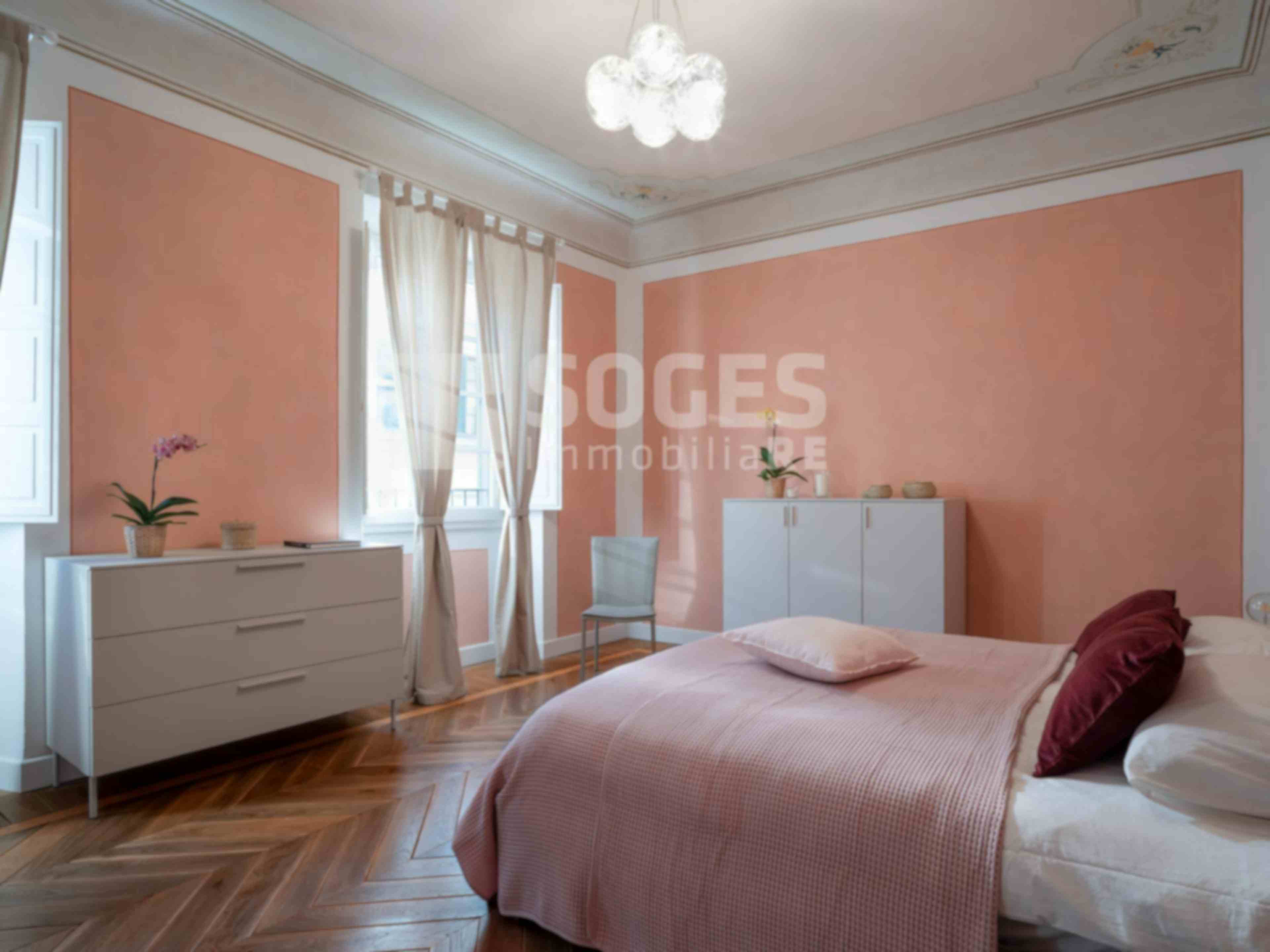 Two-bedroom Apartment of 130m² in Via Calzaiuoli