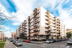 Two-bedroom Apartment of 87m² in Via Antonio Canova