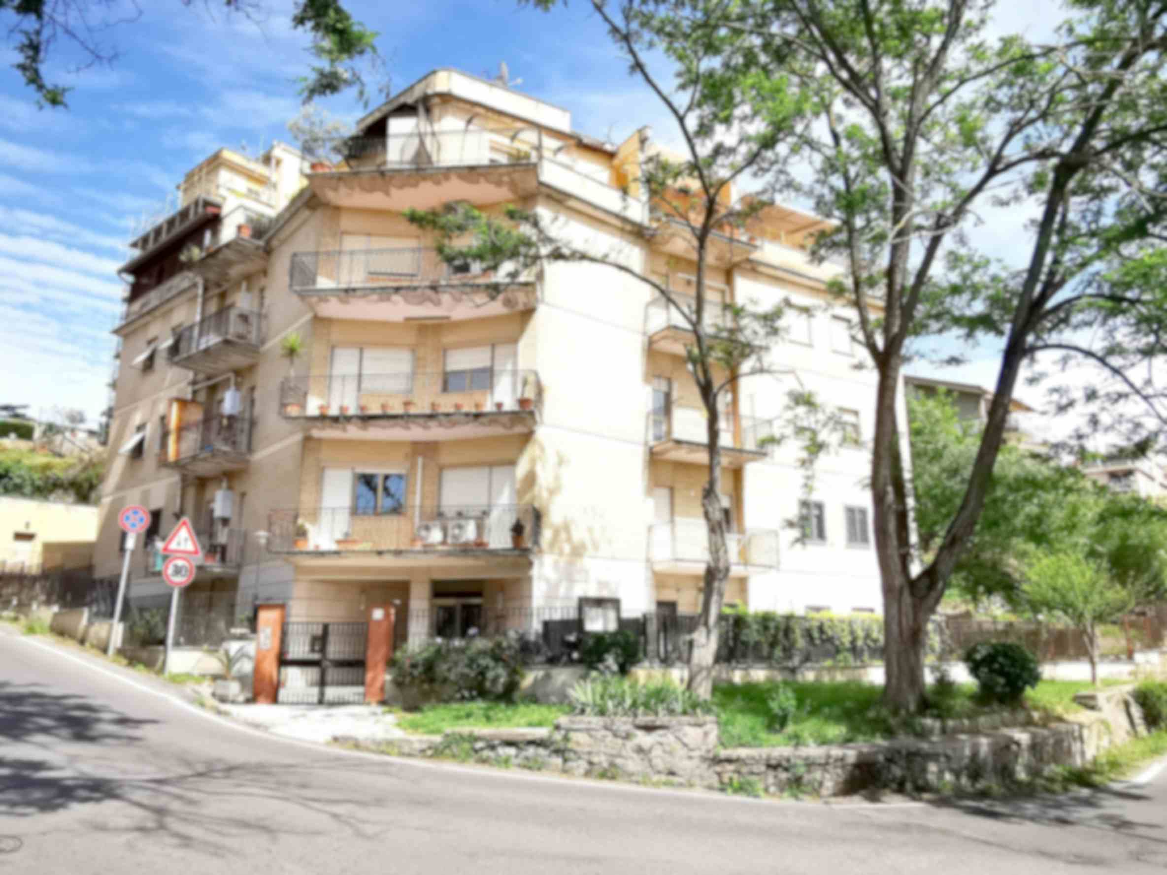 Two-bedroom Apartment of 93m² in Via Lorenzo Ellero
