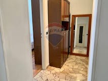 Two-bedroom Apartment of 80m² in Via Giacinto Bruzzesi