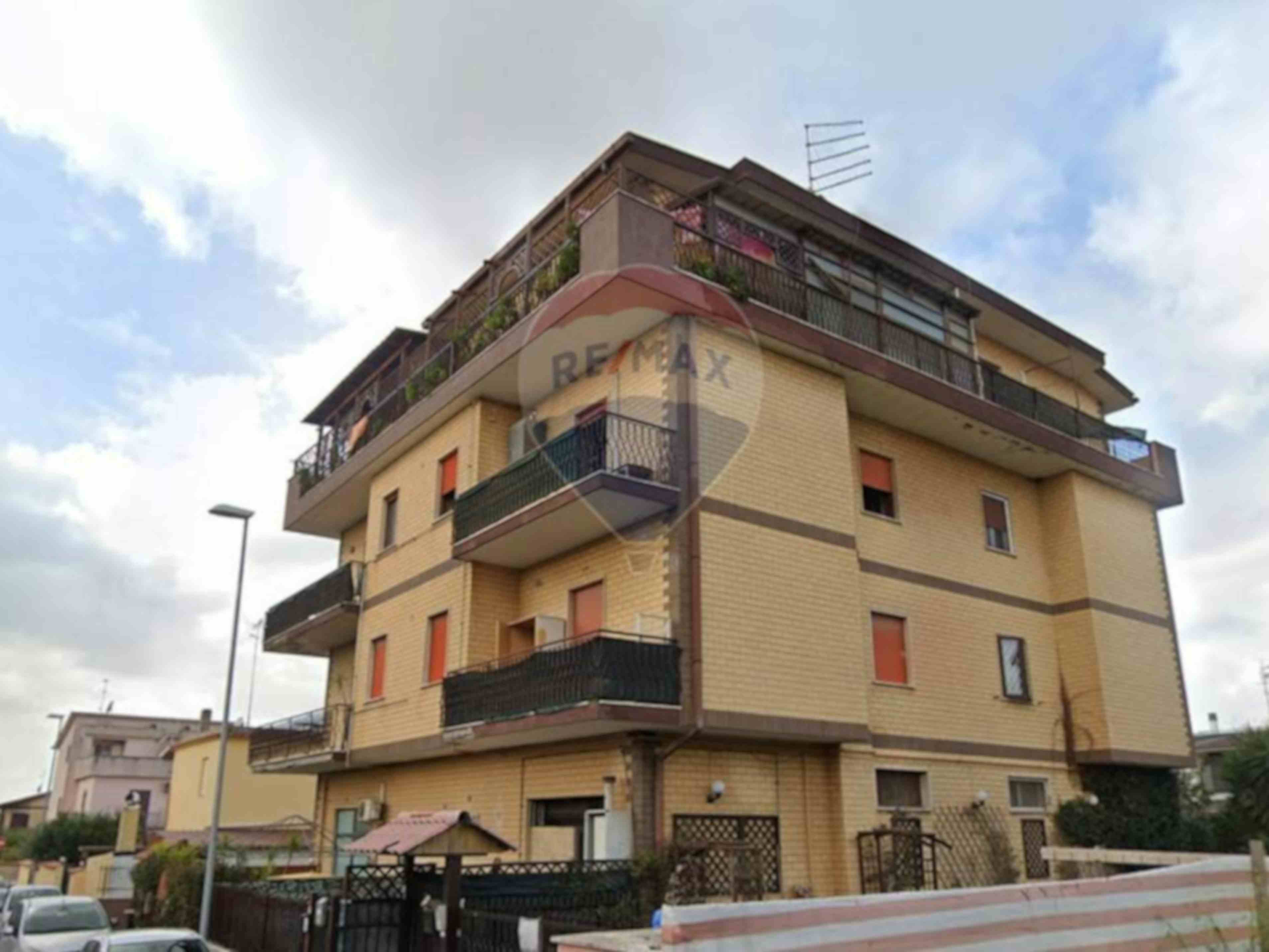 Two-bedroom Apartment of 95m² in Via Ambrogio Sansedoni