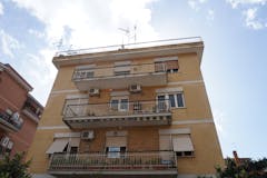 Three-bedroom Apartment of 102m² in Via Motta Visconti 37