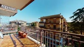 Two-bedroom Apartment of 100m² in Via Di Scorticabove