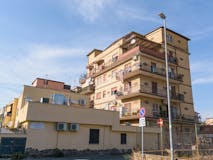 Two-bedroom Apartment of 85m² in Via Giovanni Artusi