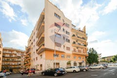 Two-bedroom Apartment of 89m² in Via Luca Seri