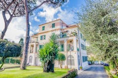 Two-bedroom Apartment of 105m² in Via Appia Nuova