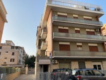 Two-bedroom Apartment of 120m² in Via Stefano Borgia