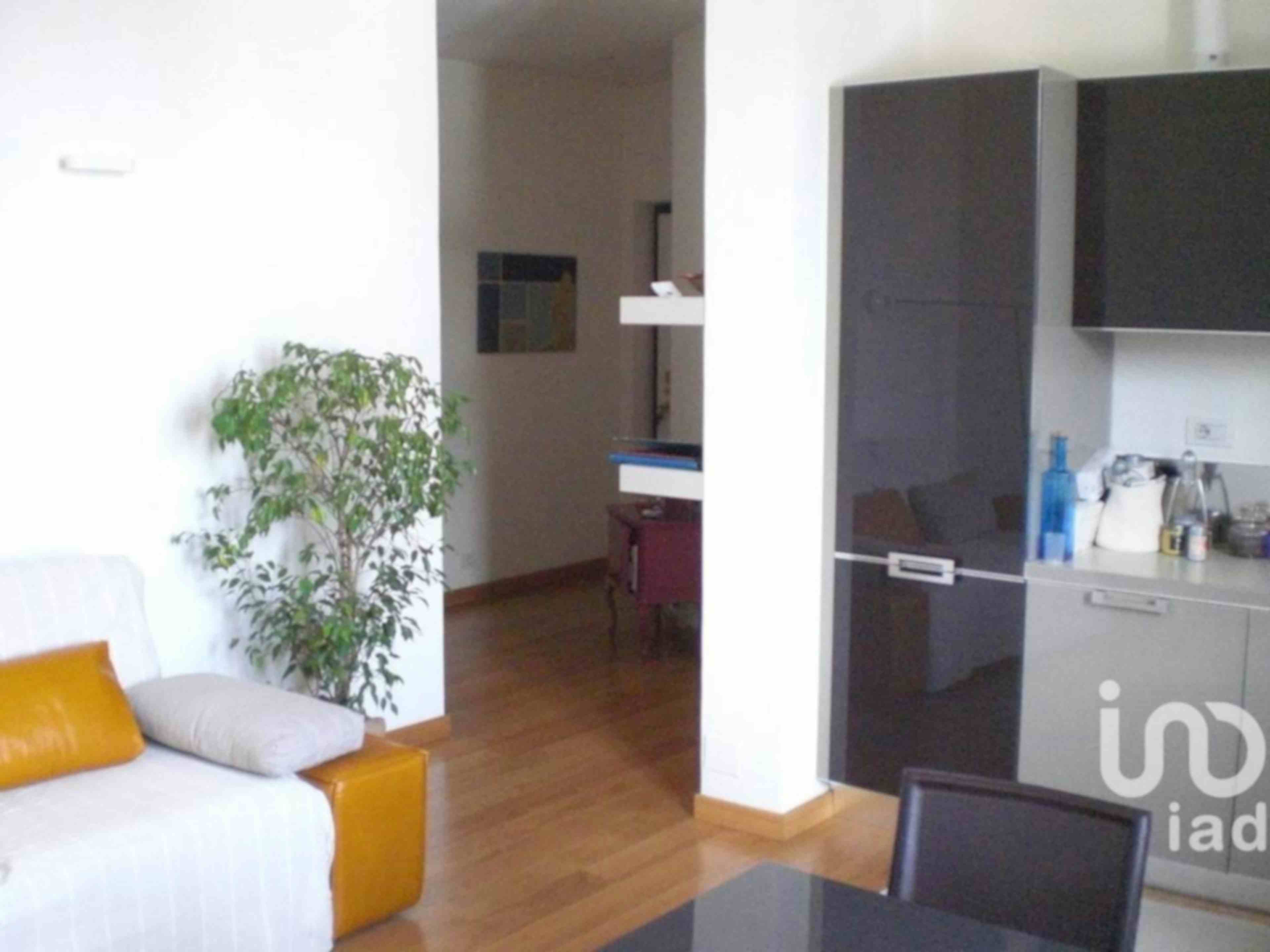 Two-bedroom Apartment of 80m² in Via Francesco Villa 6