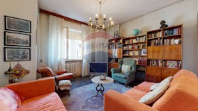 Three-bedroom Apartment of 130m² in Viale Sarca