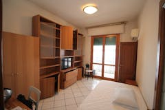 Three-bedroom Apartment of 90m² in Piazza Tanucci