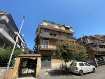 Two-bedroom Apartment of 100m² in Via Anchise