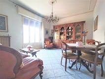 Two-bedroom Apartment of 90m² in Via Alessandro Manzoni 14