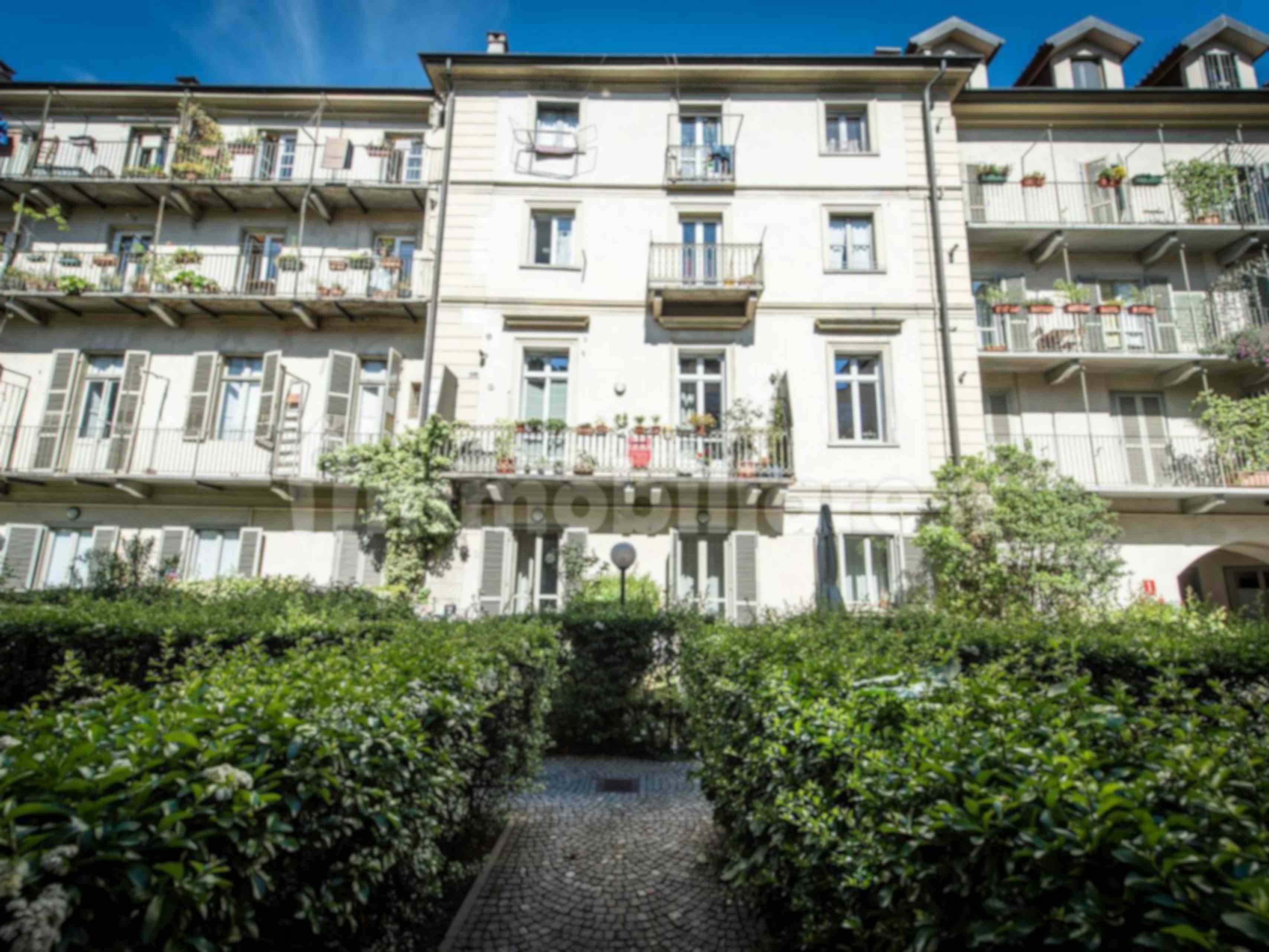 Two-bedroom Apartment of 101m² in Via S. Massimo 45