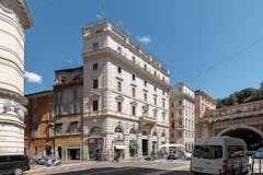 Three-bedroom Apartment of 145m² in Via dei Serviti