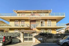 Two-bedroom Apartment of 87m² in Via Cropani