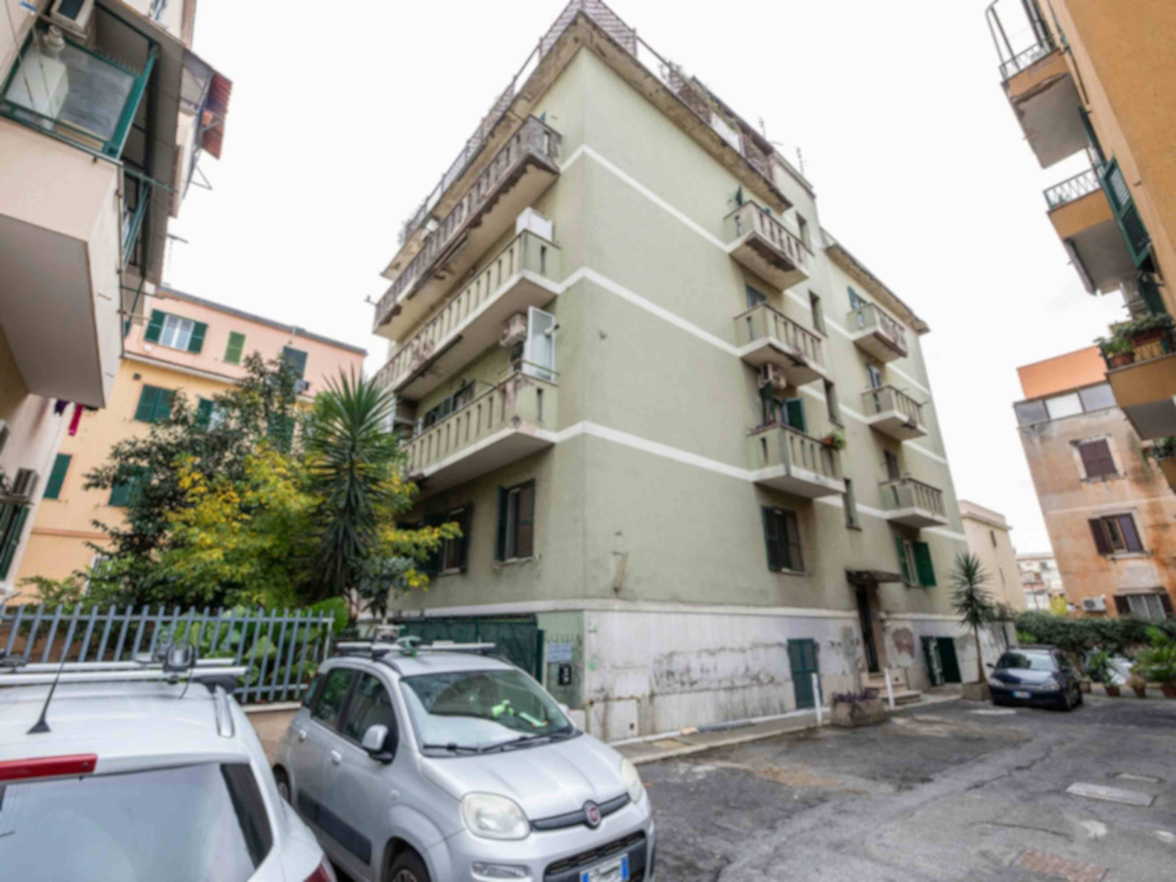 Two-bedroom Apartment of 90m² in Via Degli Amaranti