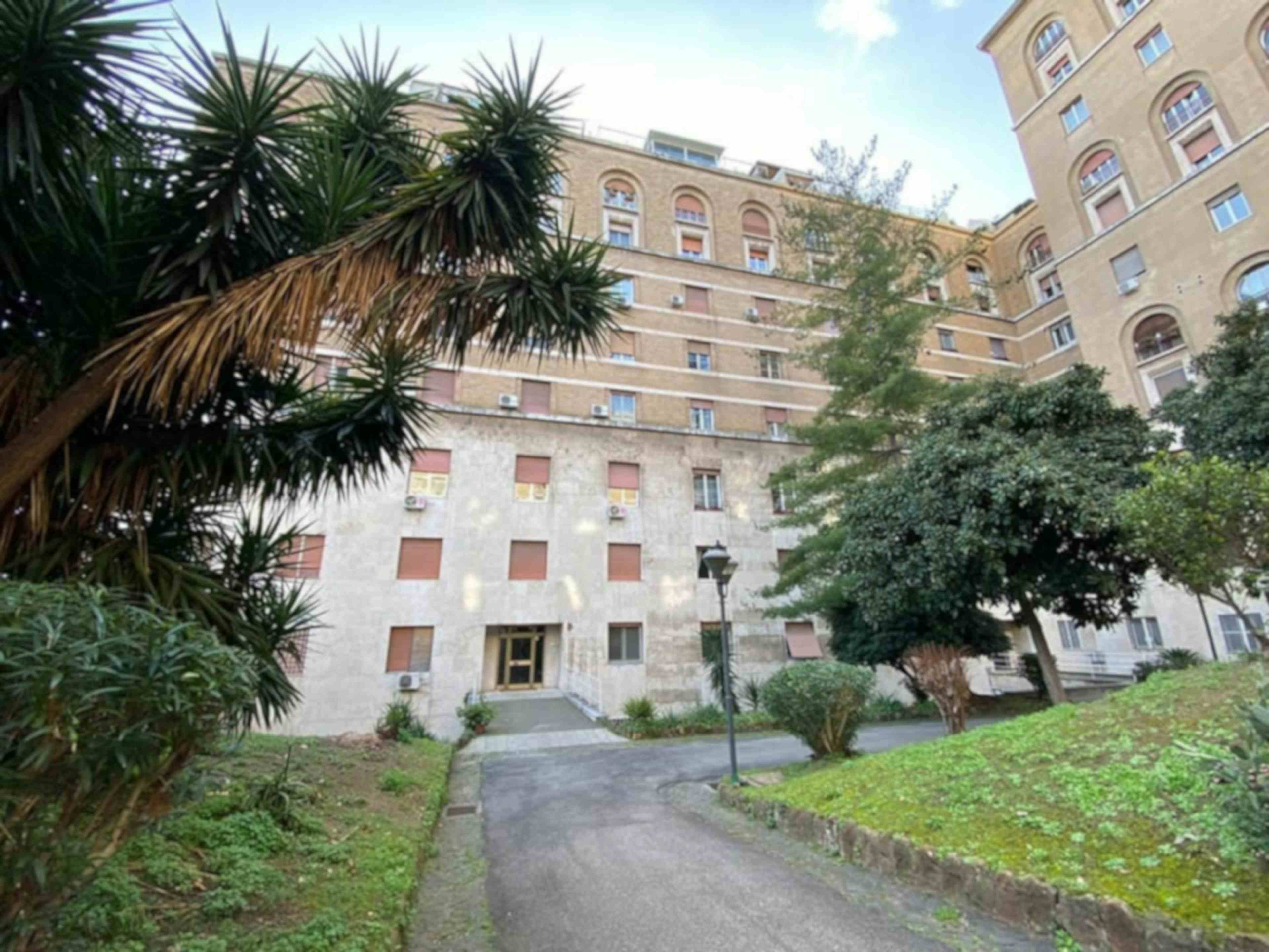 Three-bedroom Apartment of 120m² in Via Cristoforo Colombo 388
