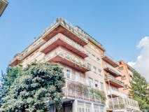 Two-bedroom Apartment of 80m² in Via Archimede