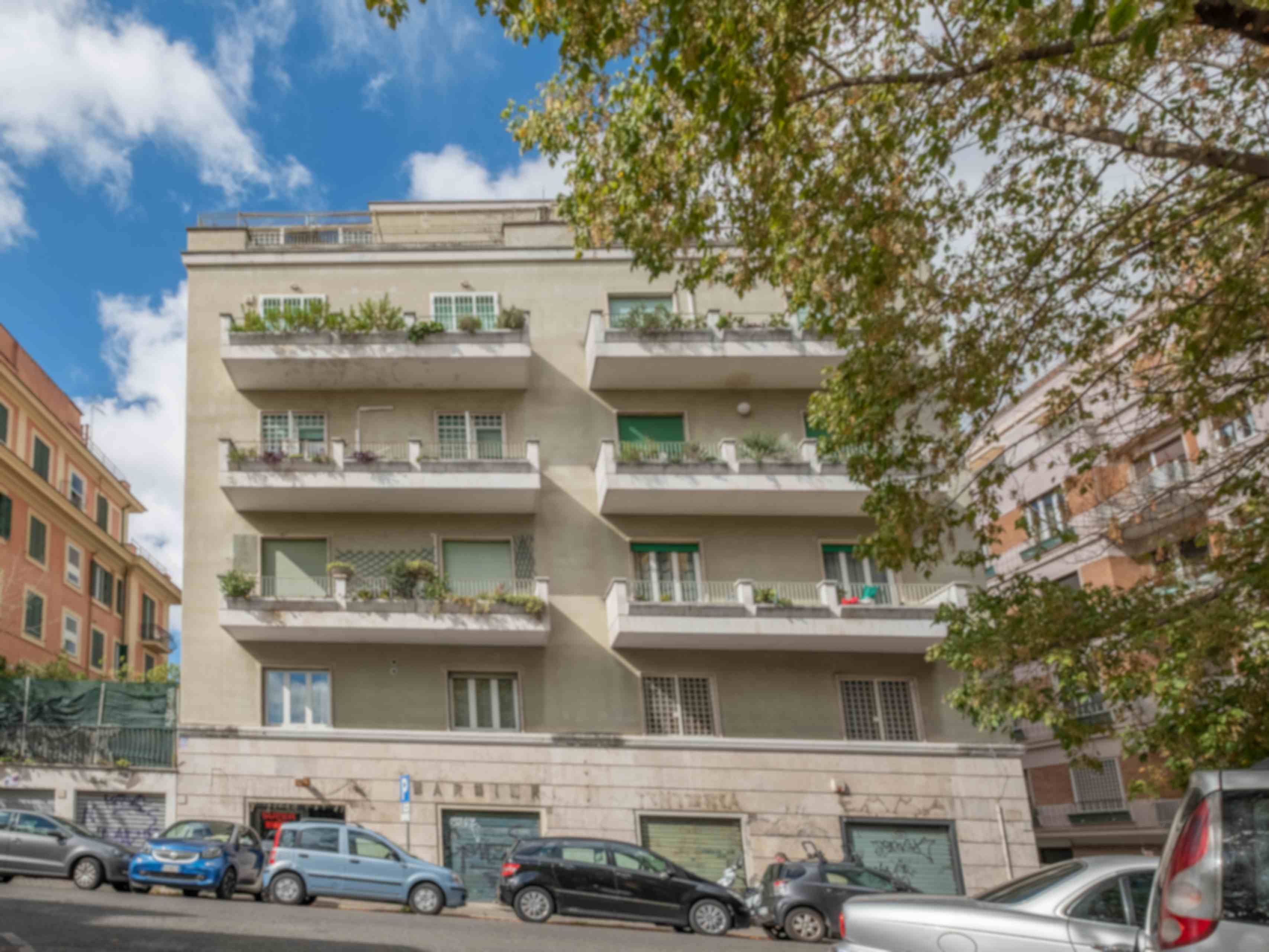 Four-bedroom Apartment of 290m² in Via Giorgio Baglivi 18