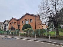Two-bedroom Apartment of 105m² in Via Cassino