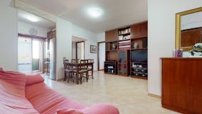 Two-bedroom Apartment of 75m² in Via Zinasco