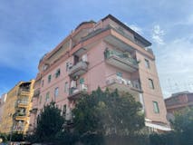 Two-bedroom Apartment of 70m² in Via Clemente X