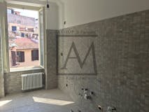 Two-bedroom Apartment of 104m² in Via Francesco Crispi 20